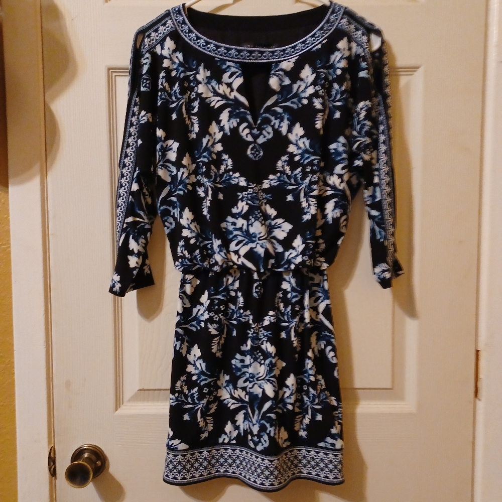 4/$40 White House Black Market dress